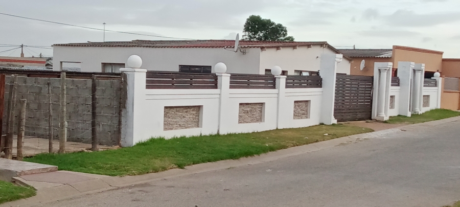 3 Bedroom Property for Sale in Kwa Nobuhle Eastern Cape